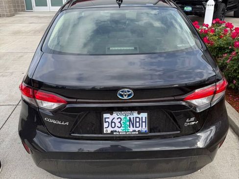 Used 2025 Toyota Corolla LE w/ LE Premium Package FWD image 3