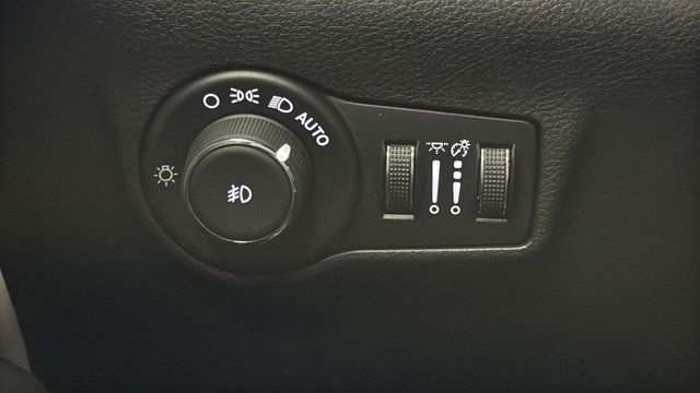 Certified 2025 Jeep Compass Limited AWD/4WD image 27