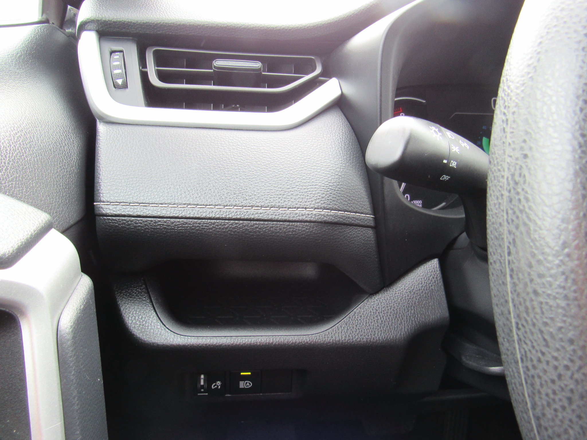Used 2025 Toyota RAV4 LE AWD/4WD image 16