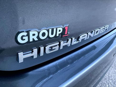 Certified 2025 Toyota Highlander Limited image 9