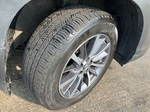 Used 2019 Toyota Highlander XLE AWD/4WD image 37