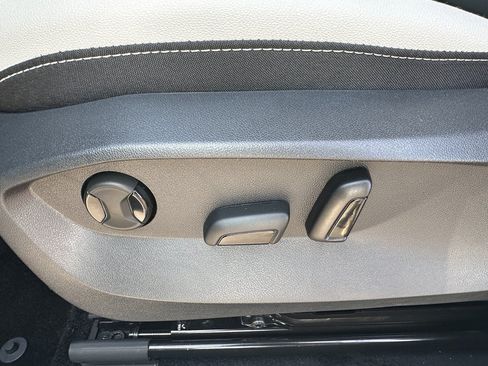 New 2026 Volkswagen Taos SE FWD image 16