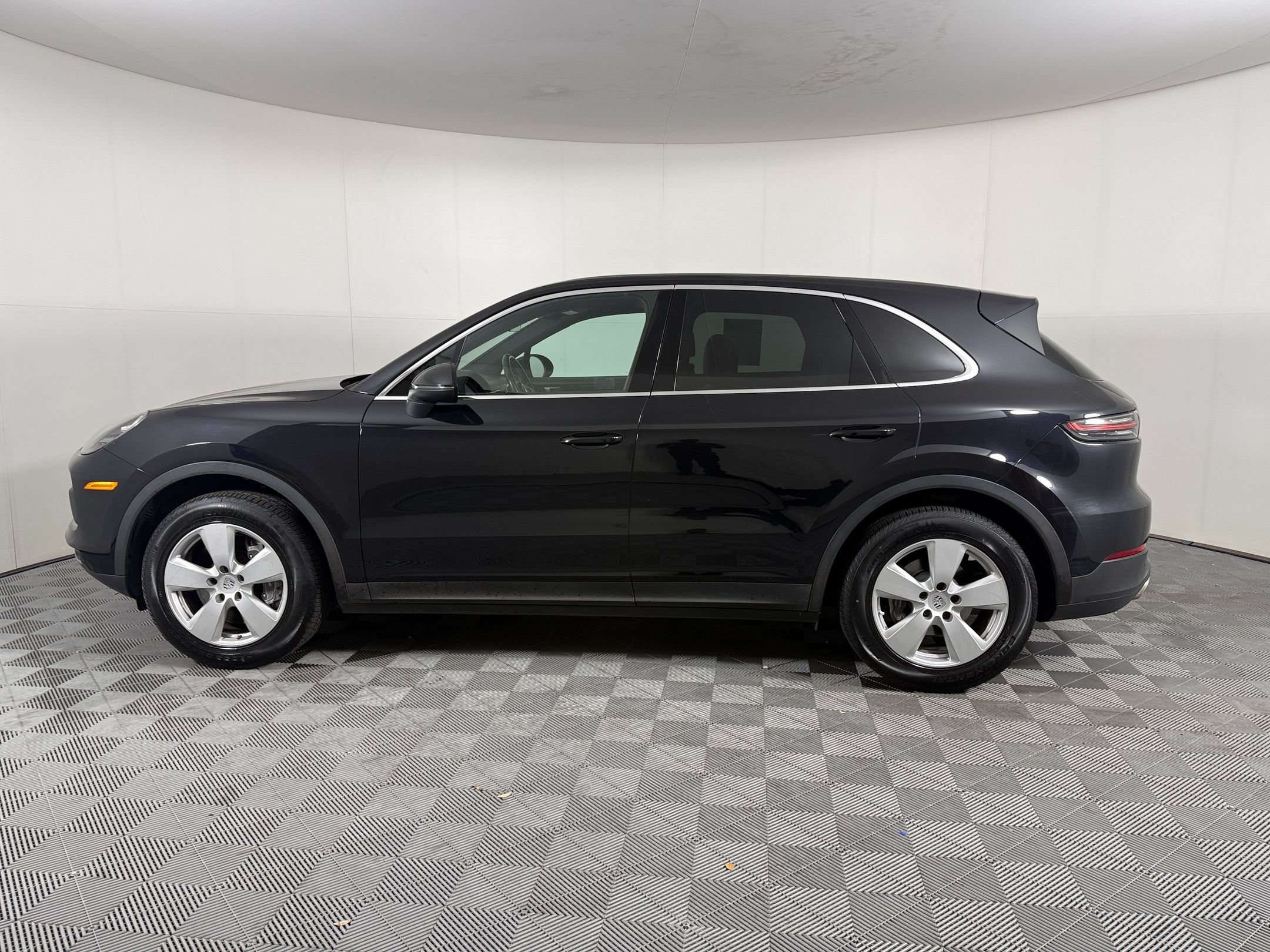 Used 2022 Porsche Cayenne AWD/4WD image 2