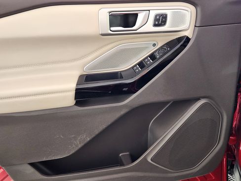 Certified 2022 Ford Explorer Platinum w/ Equipment Group 601A image 17