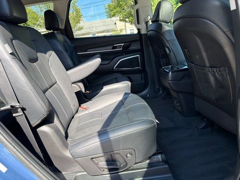 Certified 2024 Kia Telluride EX w/ EX Captain's Chair Package AWD/4WD image 28
