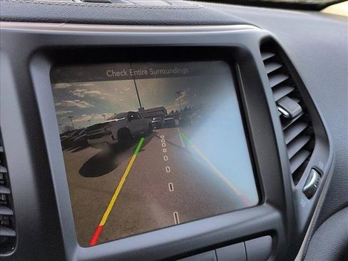 Used 2015 Jeep Cherokee Latitude w/ Cold Weather Group image 14