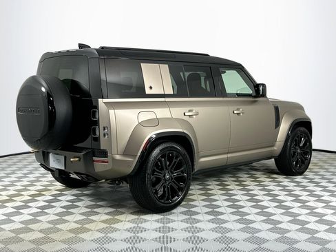 Used 2025 Land Rover Defender 110 image 5