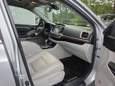 Used 2015 Toyota Highlander Limited Platinum AWD/4WD image 20