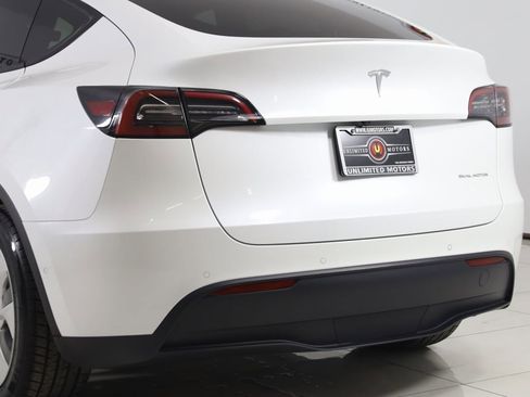 Used 2021 Tesla Model Y Long Range image 24