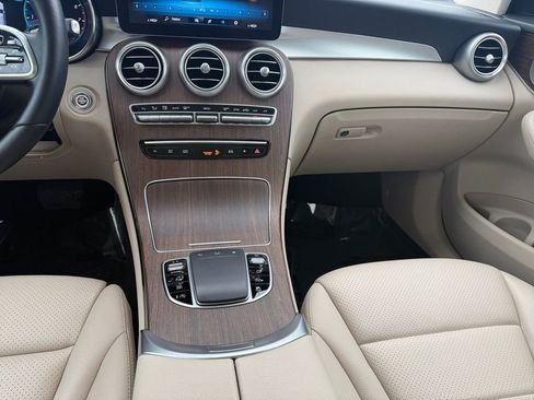 Used 2021 Mercedes-Benz GLC 300 4MATIC image 11