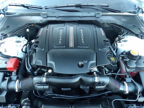 Used 2017 Jaguar XE Prestige image 15