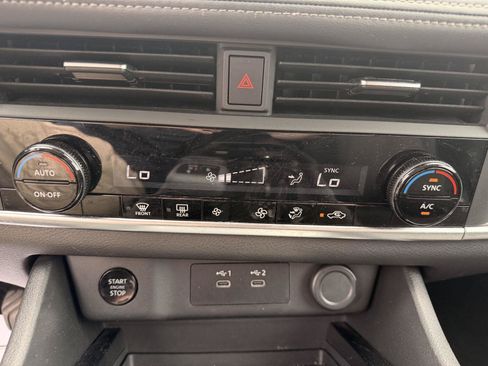 Used 2025 Nissan Rogue SV FWD image 15