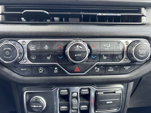 Used 2024 Jeep Wrangler Unlimited Sport AWD/4WD image 33