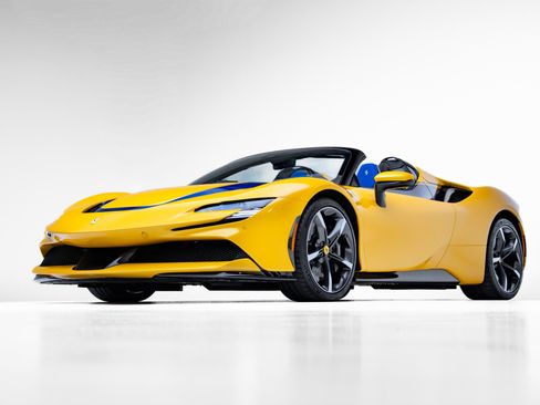 Used 2023 Ferrari SF90 Spider image 10