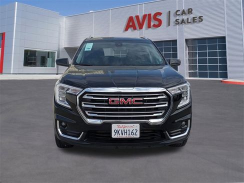 Used 2024 GMC Terrain SLT image 2