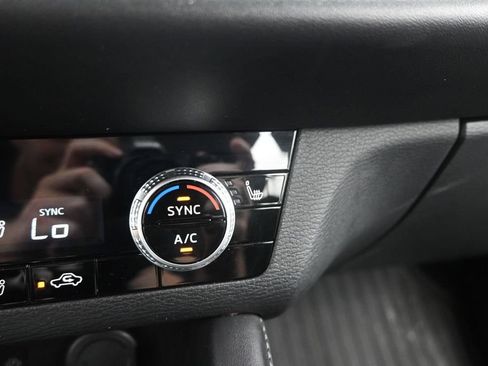 Used 2024 Mitsubishi Outlander SE FWD image 29