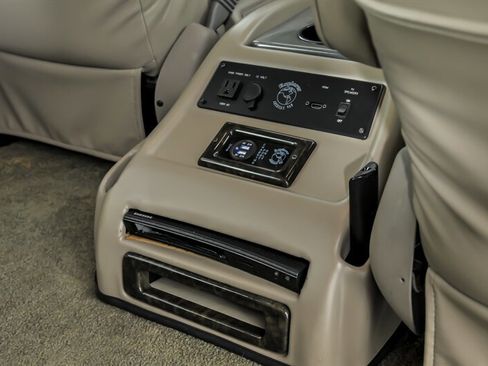 Used 2018 GMC Savana 2500 Extended w/ Enhanced Convenience Package RWD image 18
