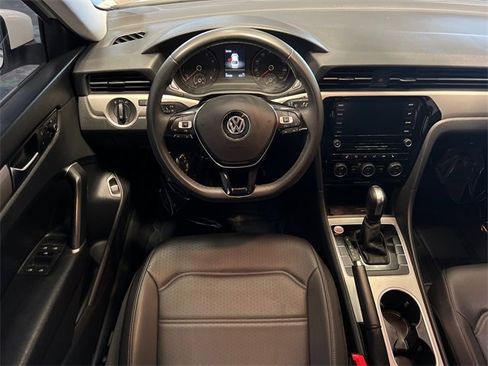 Used 2022 Volkswagen Passat 2.0T SE image 18