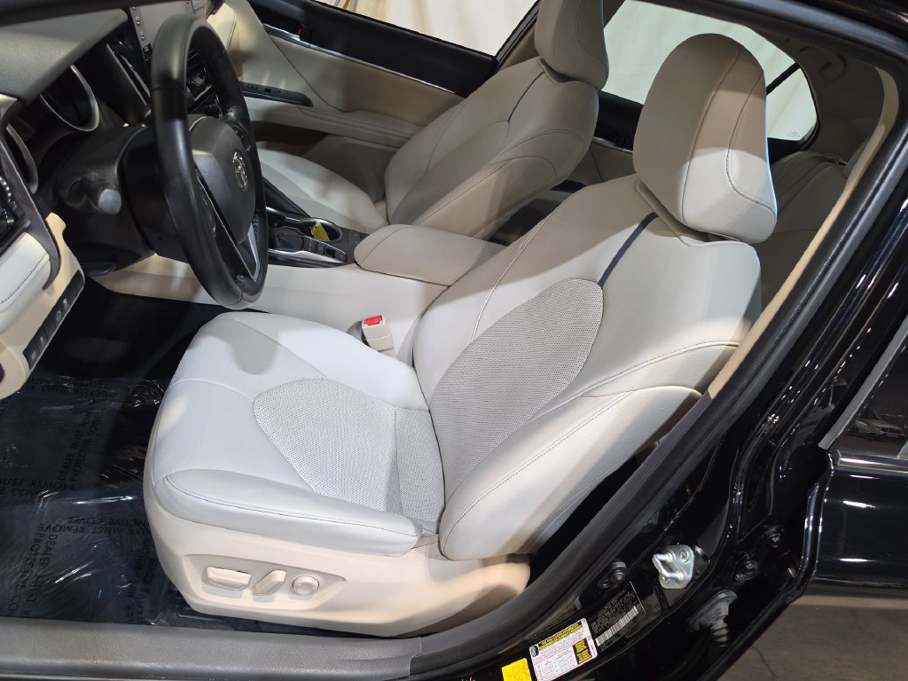 Used 2022 Toyota Camry XLE FWD image 13