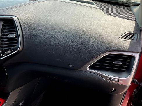 Used 2019 Jeep Cherokee Latitude w/ Cold Weather Group image 21