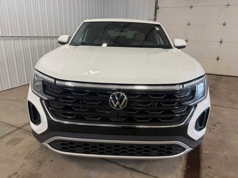Used 2024 Volkswagen Atlas Cross Sport SE image 3