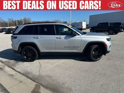 Used 2024 Jeep Grand Cherokee Altitude AWD/4WD image 2