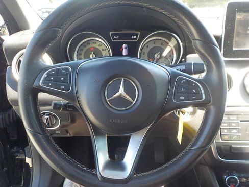 Used 2017 Mercedes-Benz GLA 250 image 12