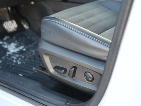 Used 2024 Mitsubishi Outlander SE image 15