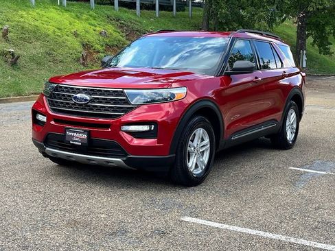 Used 2020 Ford Explorer XLT w/ Equipment Group 202A AWD/4WD image 25