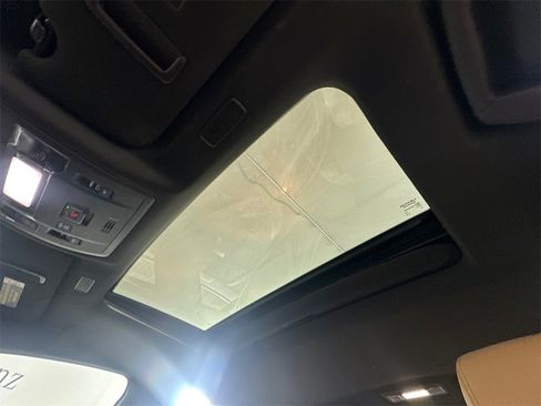 Used 2020 Lexus ES 300h w/ Premium Package image 32