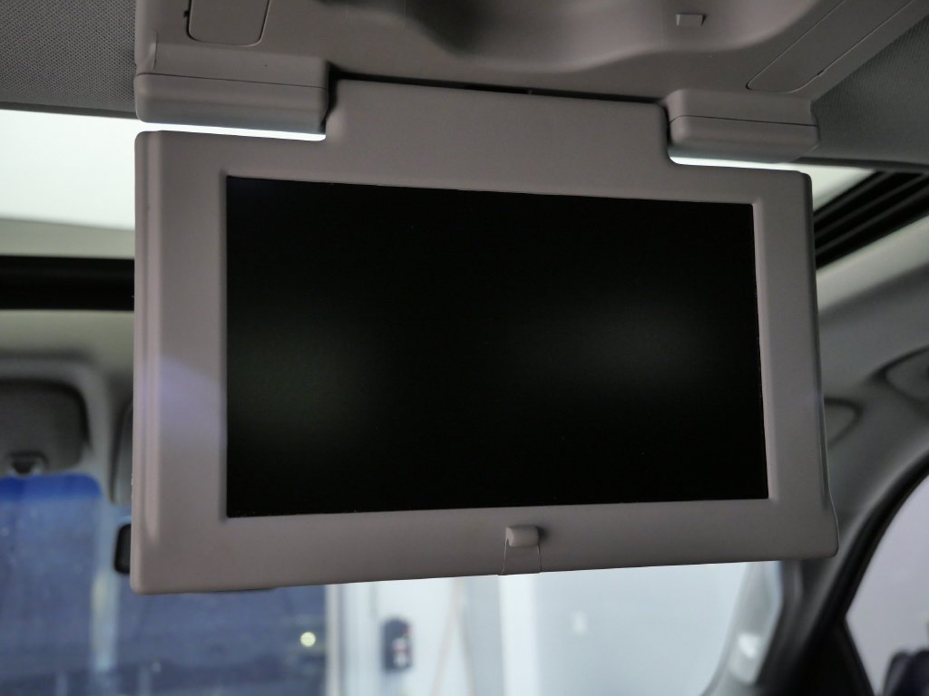 Used 2019 Chevrolet Suburban Premier AWD/4WD image 18