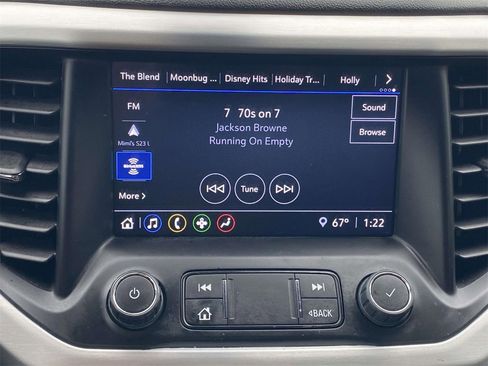 Used 2023 GMC Acadia SLE image 25