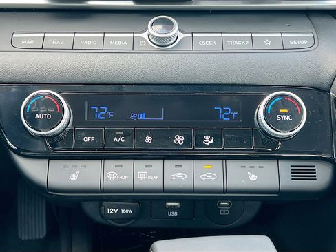 New 2025 Hyundai Elantra SEL FWD image 11
