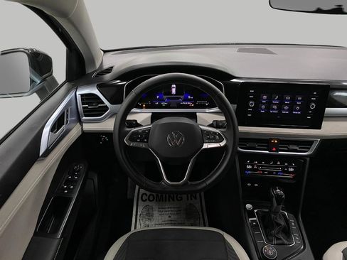 Used 2025 Volkswagen Taos SE image 13