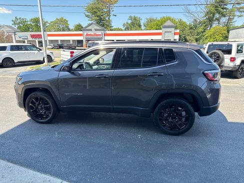 Used 2022 Jeep Compass Latitude AWD/4WD image 7