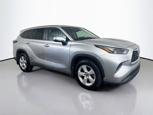 Used 2023 Toyota Highlander L FWD image 24