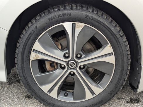 Used 2019 Nissan Leaf SV w/ SV All Weather Package image 12