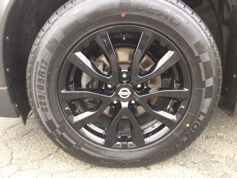 Used 2018 Nissan Rogue SV w/ Premium Package AWD/4WD image 34