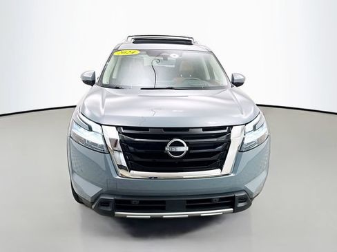 Used 2024 Nissan Pathfinder Platinum w/ Cargo Package FWD image 2