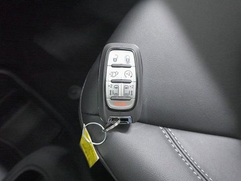 New 2026 Chrysler Pacifica Select image 32