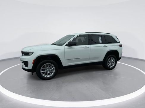 New 2026 Jeep Grand Cherokee Laredo image 4