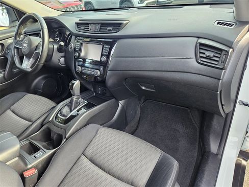 Used 2017 Nissan Rogue SV w/ Sun & Sound Touring Package image 19