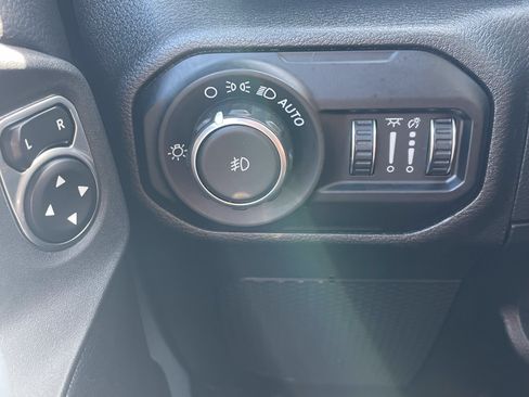 Used 2021 Jeep Wrangler Unlimited Sahara w/ Uconnect 4C Nav & Sound Group AWD/4WD image 13