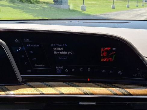 Used 2022 Cadillac Escalade Premium Luxury Platinum w/ Heavy-Duty Trailer Package AWD/4WD image 23