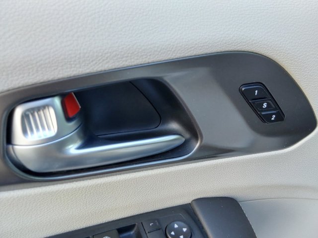 Used 2024 Chrysler Pacifica Touring-L FWD image 21