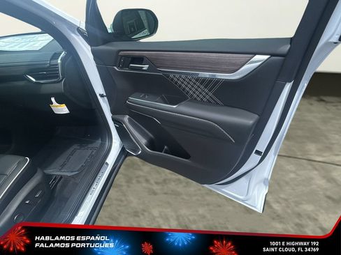 New 2026 GMC Acadia Denali w/ Super Cruise Package FWD image 32