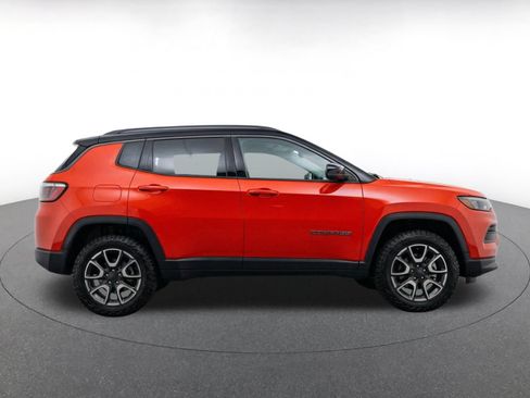 Used 2025 Jeep Compass Trailhawk AWD/4WD image 14