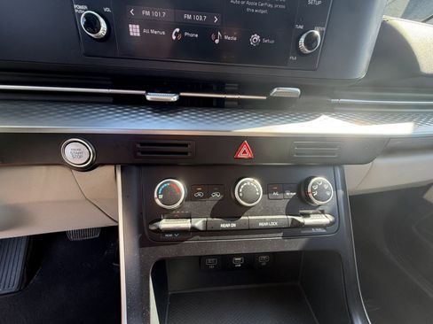 Used 2024 Kia Carnival LX FWD image 13