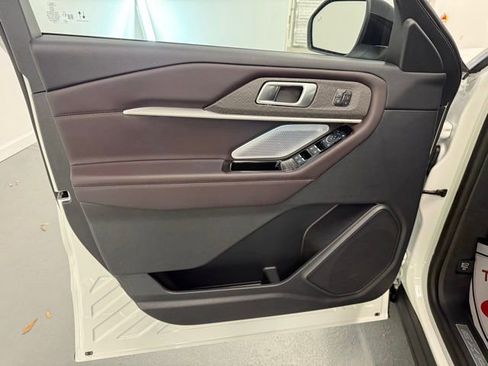 New 2026 Ford Explorer Platinum image 14