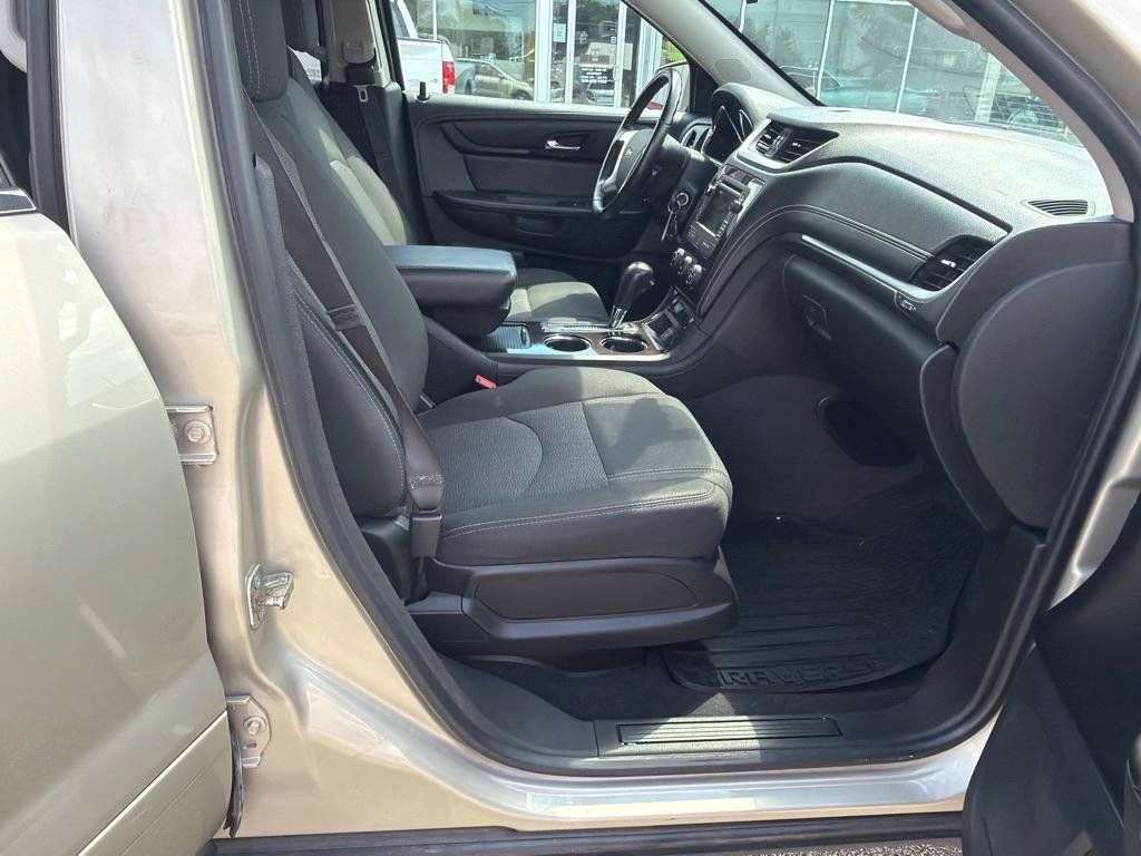 Used 2016 Chevrolet Traverse LT w/ Style and Technology Package FWD image 9